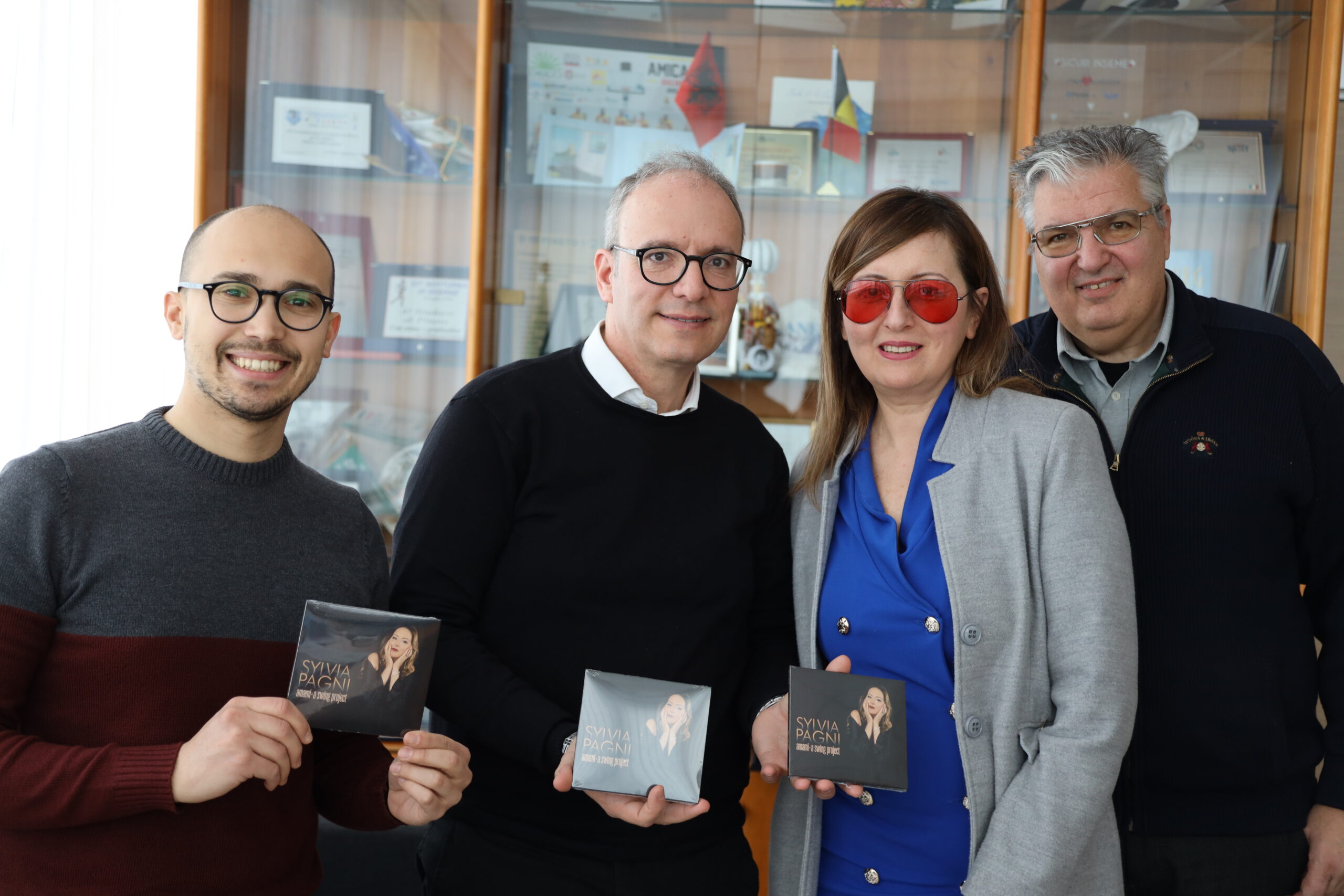 Musica.Dopo il successo al Teatro Manzoni di Milano, Sylvia Pagni presenta il nuovo disco al Sindaco di Pineto