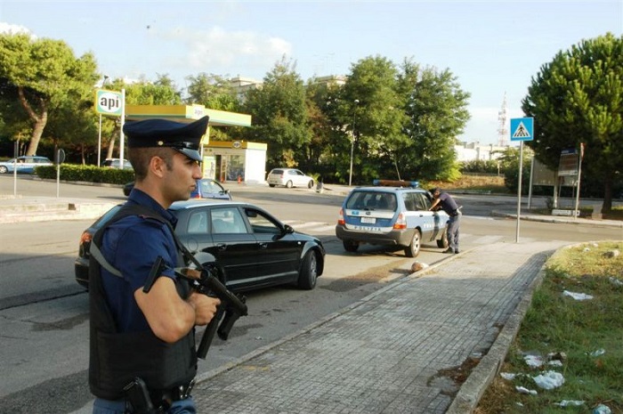 Posto-di-blocco-della-polizia-a-S.Elia_