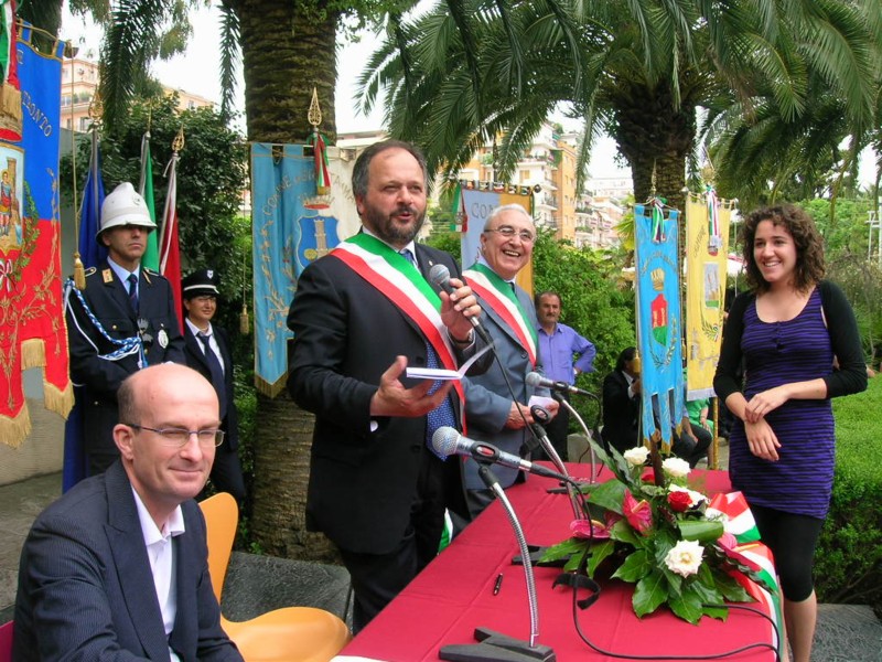 gaspari_consegna_la_Costituzione